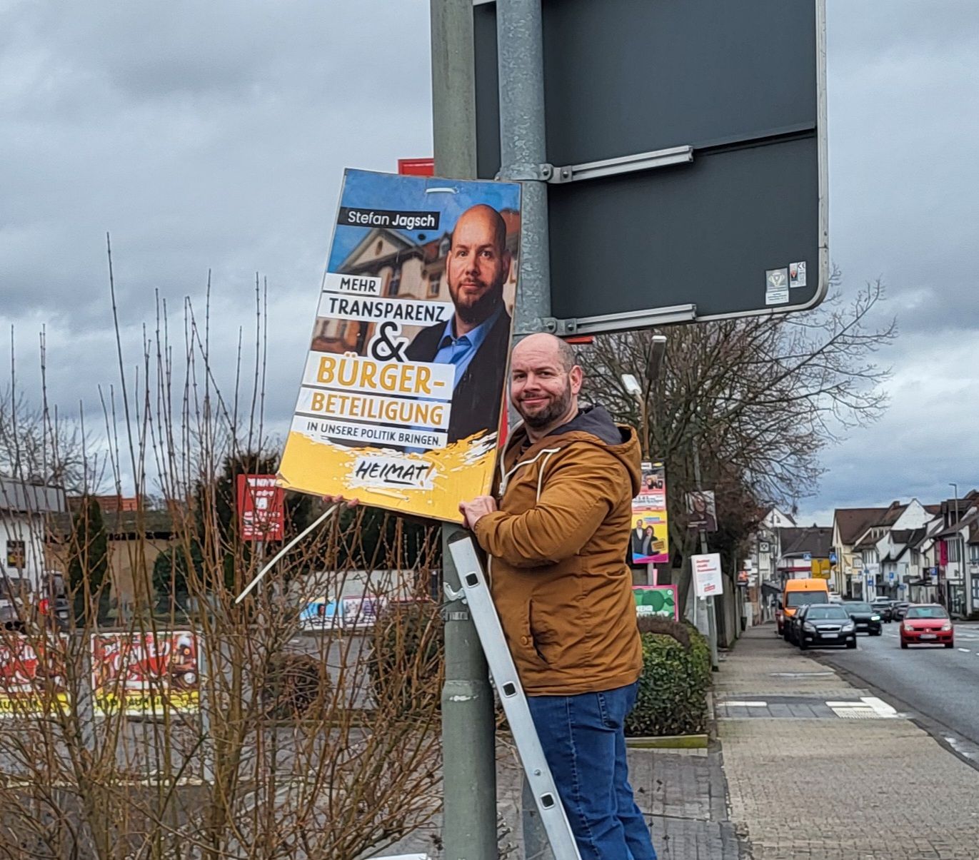 Erneuerte Wahlplakate der HEIMAT in Altenstadt nach linksextremer Zerstörung